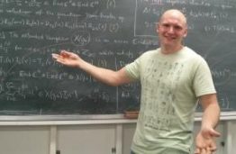 Matematinę fiziką Anglijoje dėstantis KTU absolventas: tiek mažai žinome apie mus supantį pasaulį