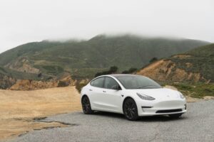 Tesla automobilis