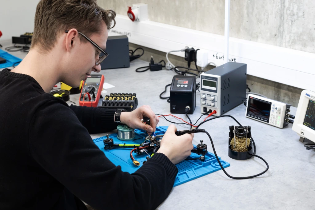 Vis daugiau stojančiųjų į universitetus renkasi inžinerijos ir technologijų krypties studijas. Vis daugiau stojančiųjų į universitetus renkasi inžinerijos ir technologijų krypties studijas.