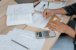 Valstybinis matematikos brandos egzaminas: daug i&scaron;spręstų uždavinių dar nerei&scaron;kia, kad jam pasiruo&scaron;ta